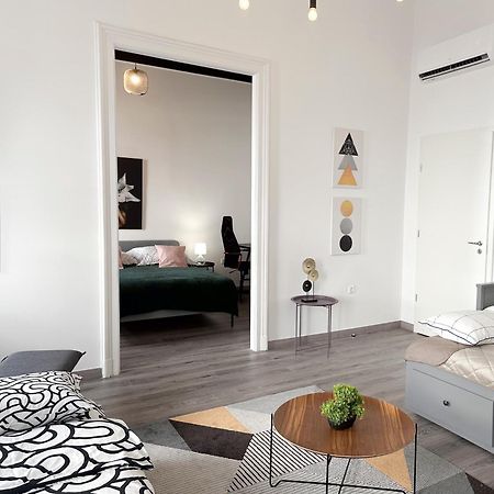 R&R Central Apartment Boedapest Buitenkant foto