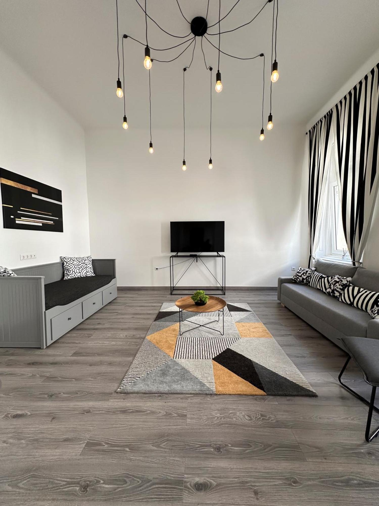 R&R Central Apartment Boedapest Buitenkant foto